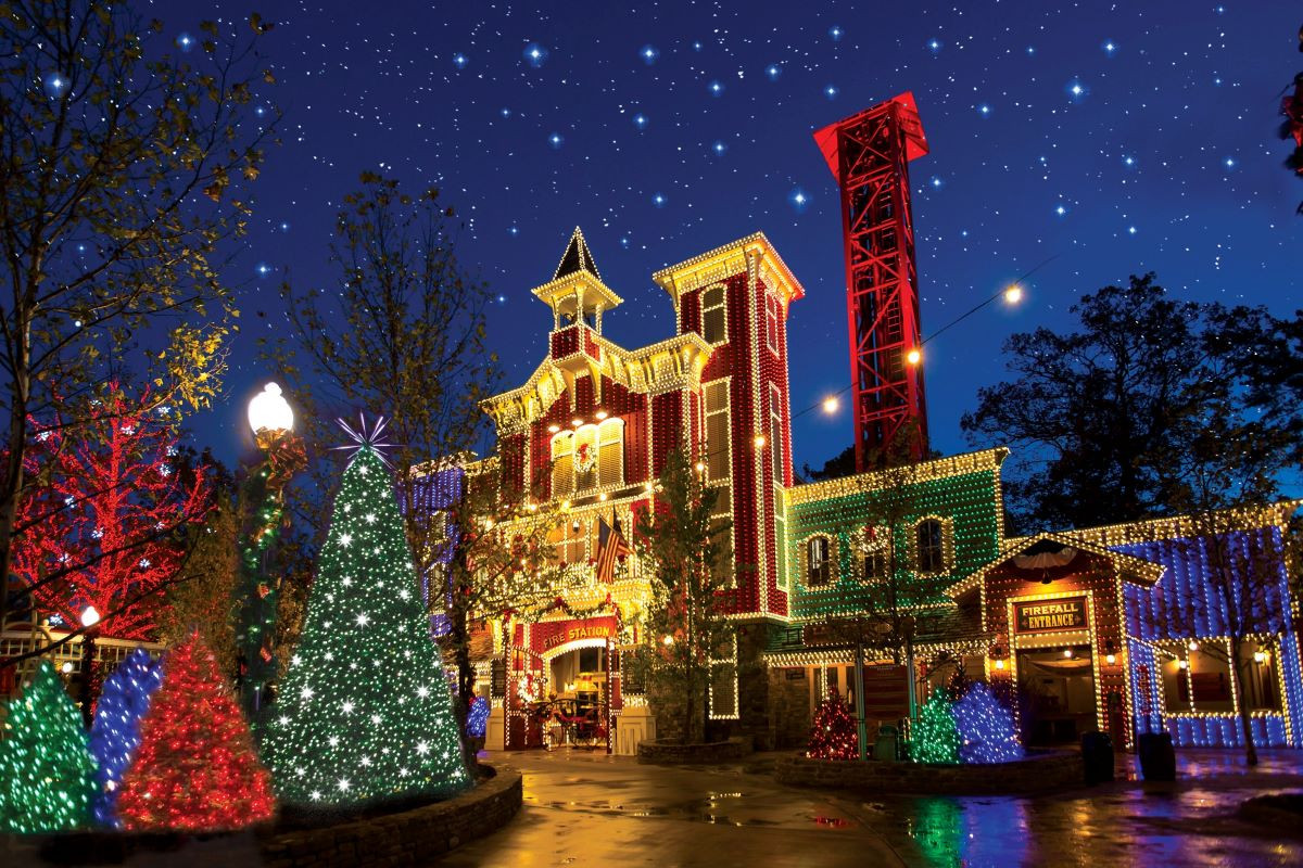 Top 7 American Cities for Christmas Traveling